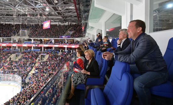 Премьер-министр РФ Д. Медведев посетил матч КХЛ ЦСКА - СКА