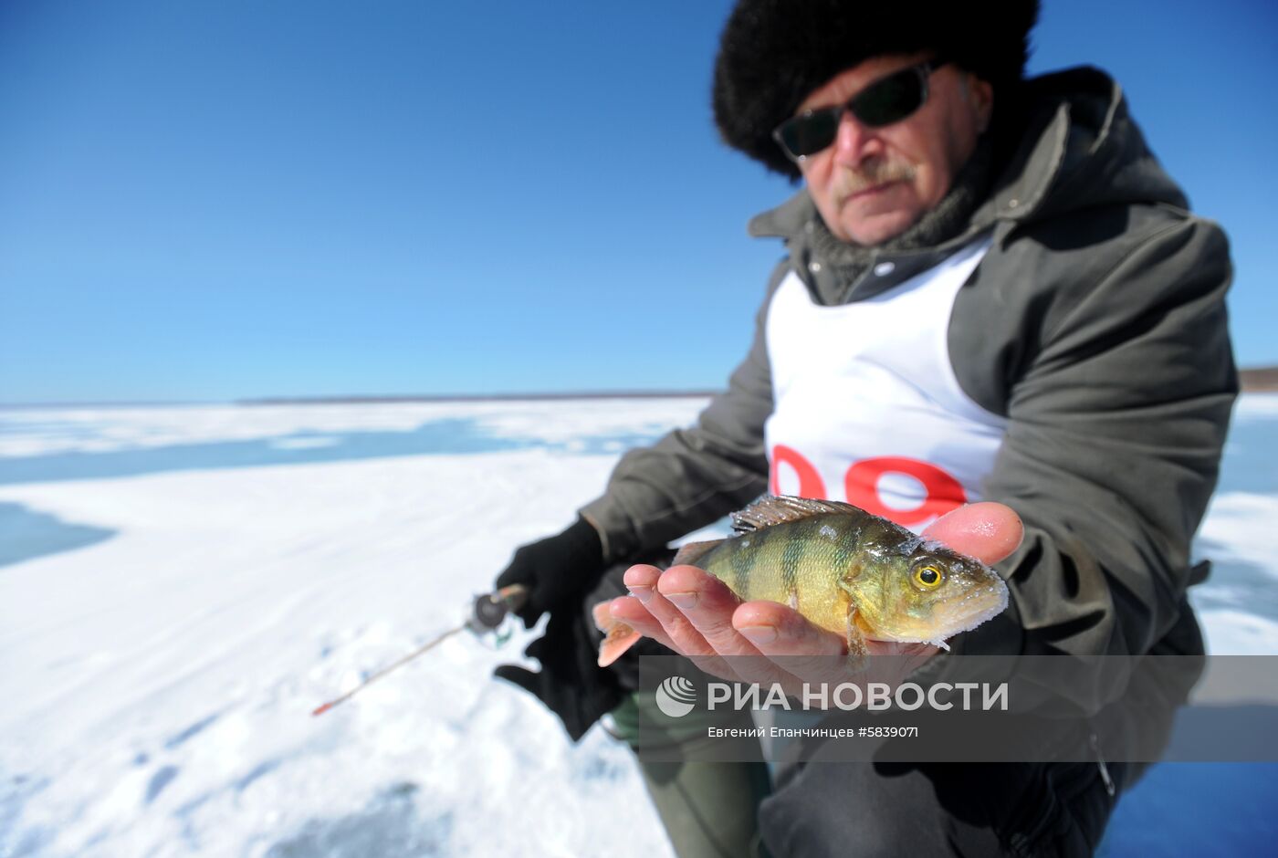 Соревнования по зимней рыбалке среди пенсионеров