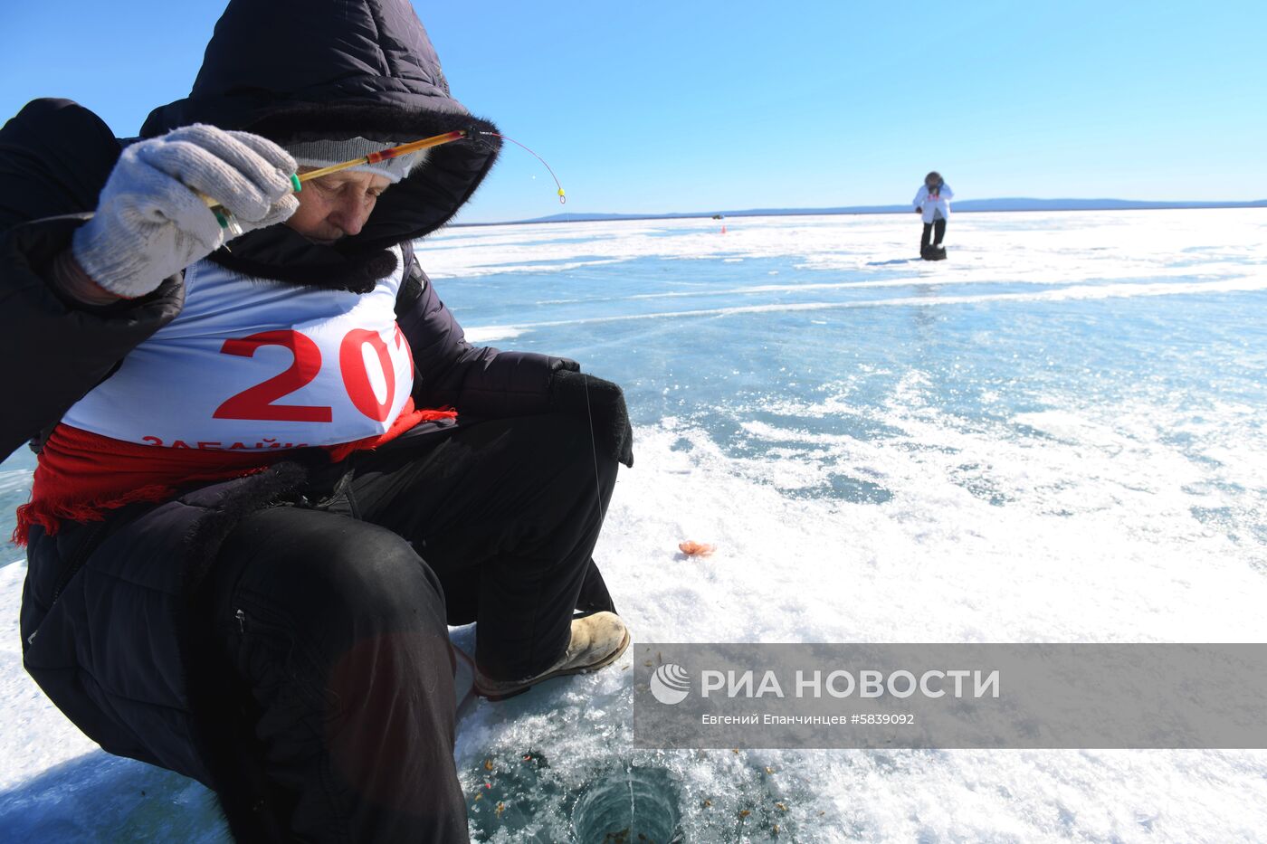 Соревнования по зимней рыбалке среди пенсионеров