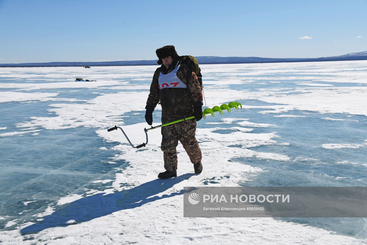 Соревнования по зимней рыбалке среди пенсионеров