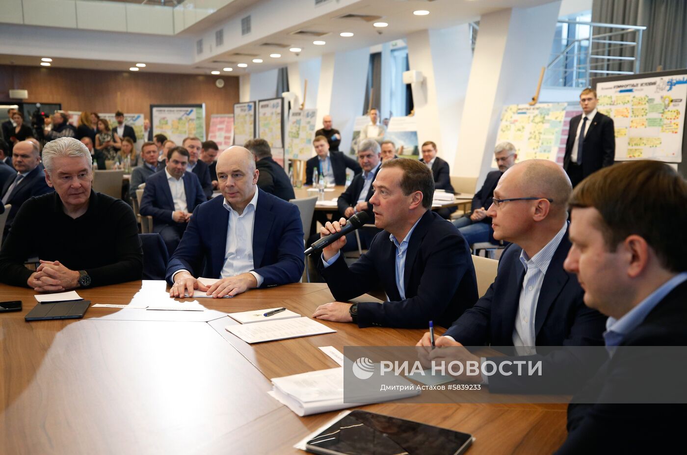 Премьер-министр РФ Д. Медведев принял участие в выездном совещании "Национальные проекты – этап “реализация”