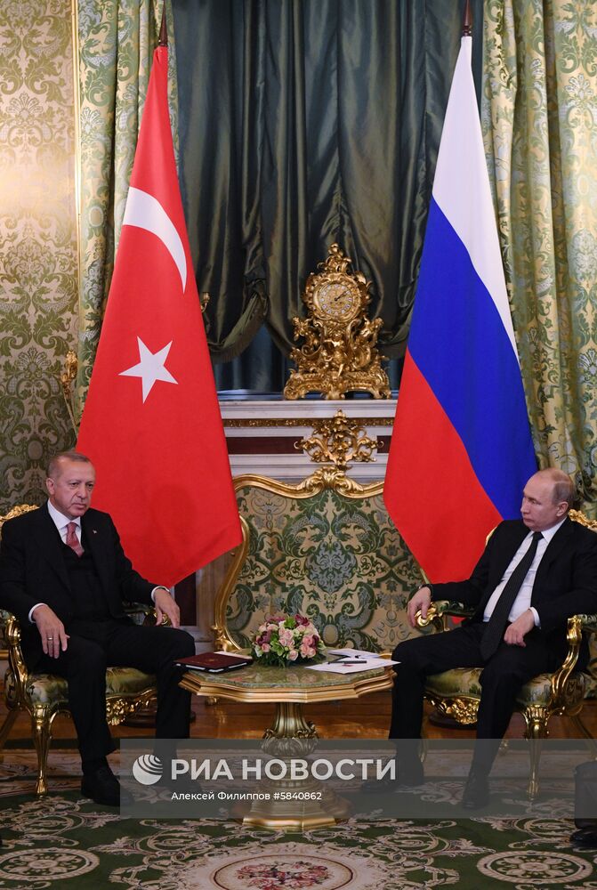 Президент РФ В. Путин встретился с президентом Турции Р. Т. Эрдоганом