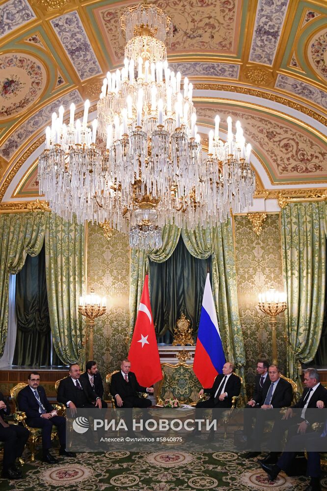 Президент РФ В. Путин встретился с президентом Турции Р. Т. Эрдоганом