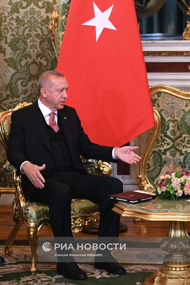 Президент РФ В. Путин встретился с президентом Турции Р. Т. Эрдоганом