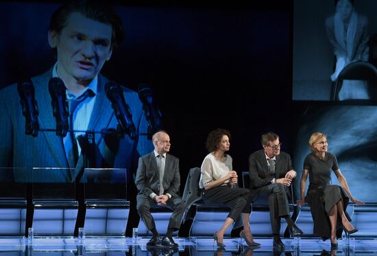 Спектакль "Иранская конференция" в Театре Наций