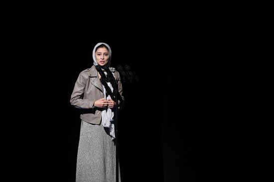 Спектакль "Иранская конференция" в Театре Наций