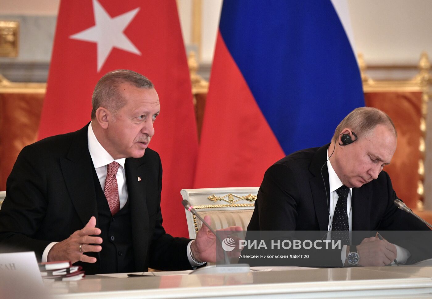 Президент РФ В. Путин встретился с президентом Турции Р. Т. Эрдоганом