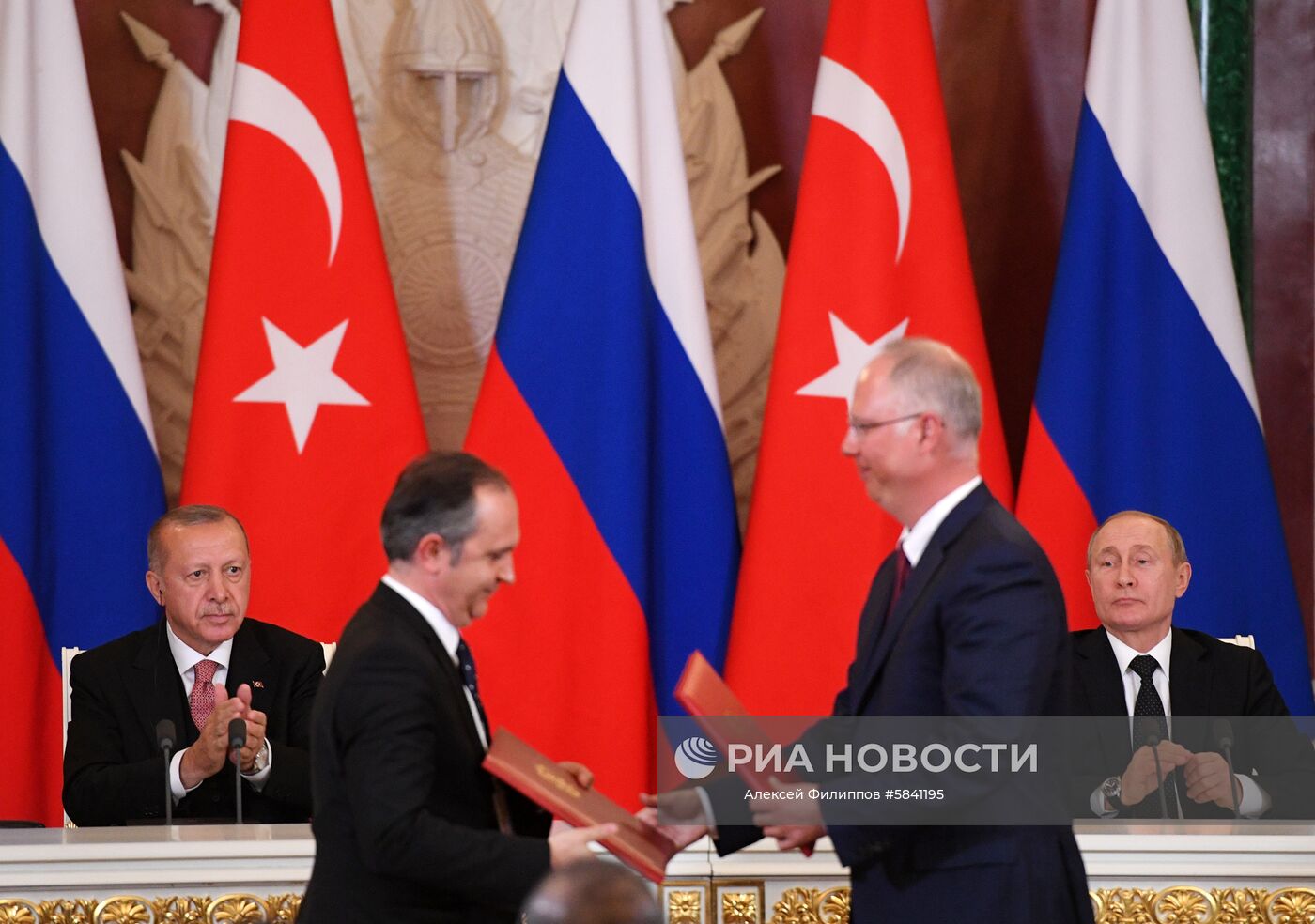 Президент РФ В. Путин встретился с президентом Турции Р. Т. Эрдоганом