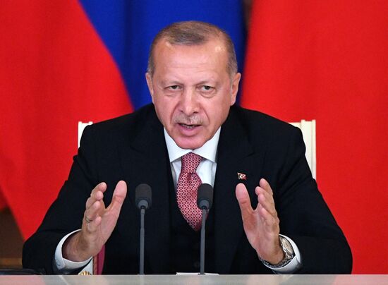 Президент РФ В. Путин встретился с президентом Турции Р. Т. Эрдоганом