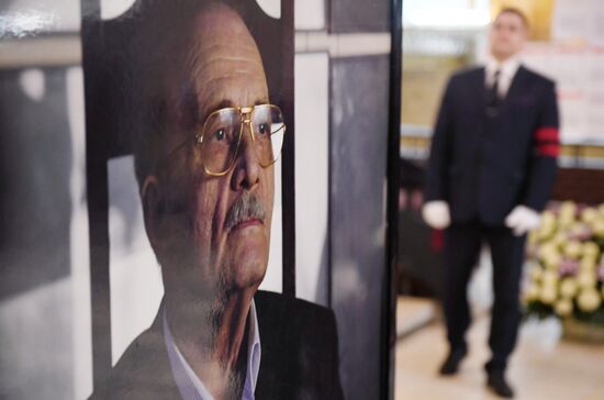 Прощание с режиссером Георгием Данелией