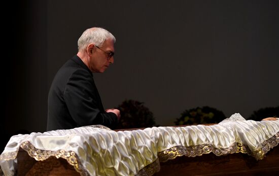 Прощание с режиссером Георгием Данелией