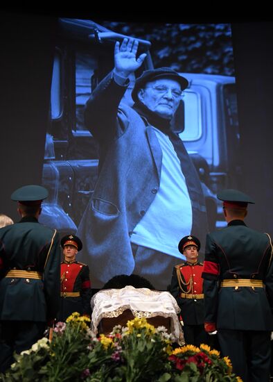 Прощание с режиссером Георгием Данелией