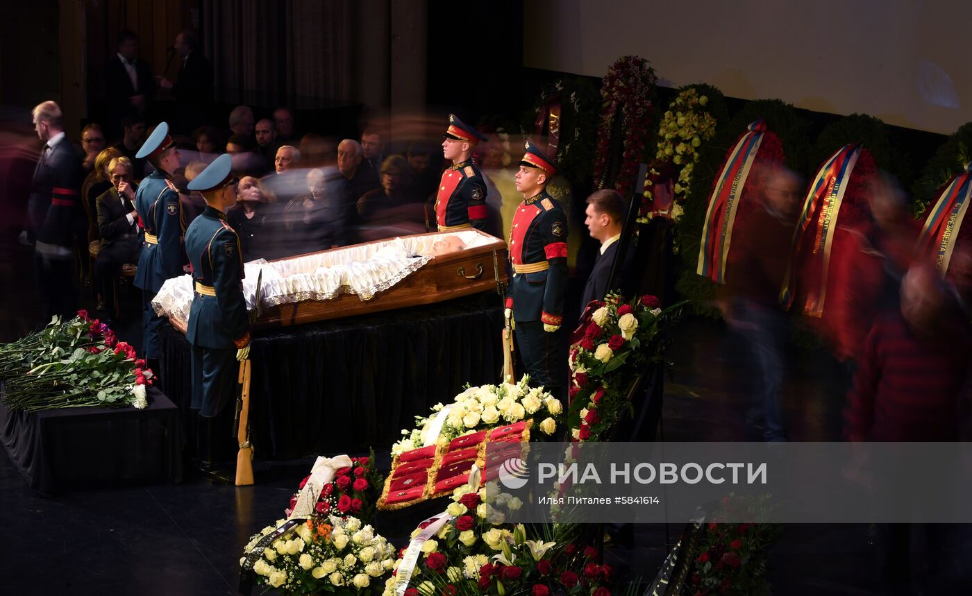 Прощание с режиссером Георгием Данелией