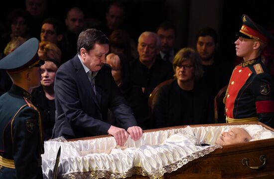 Прощание с режиссером Георгием Данелией