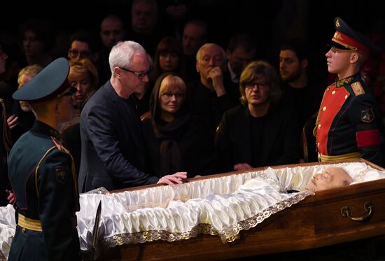 Прощание с режиссером Георгием Данелией