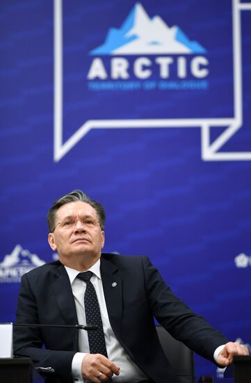 Международный арктический форум "Арктика – территория диалога". День второй