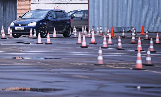 Сдача экзаменов в ГИБДД для получения водительских прав 