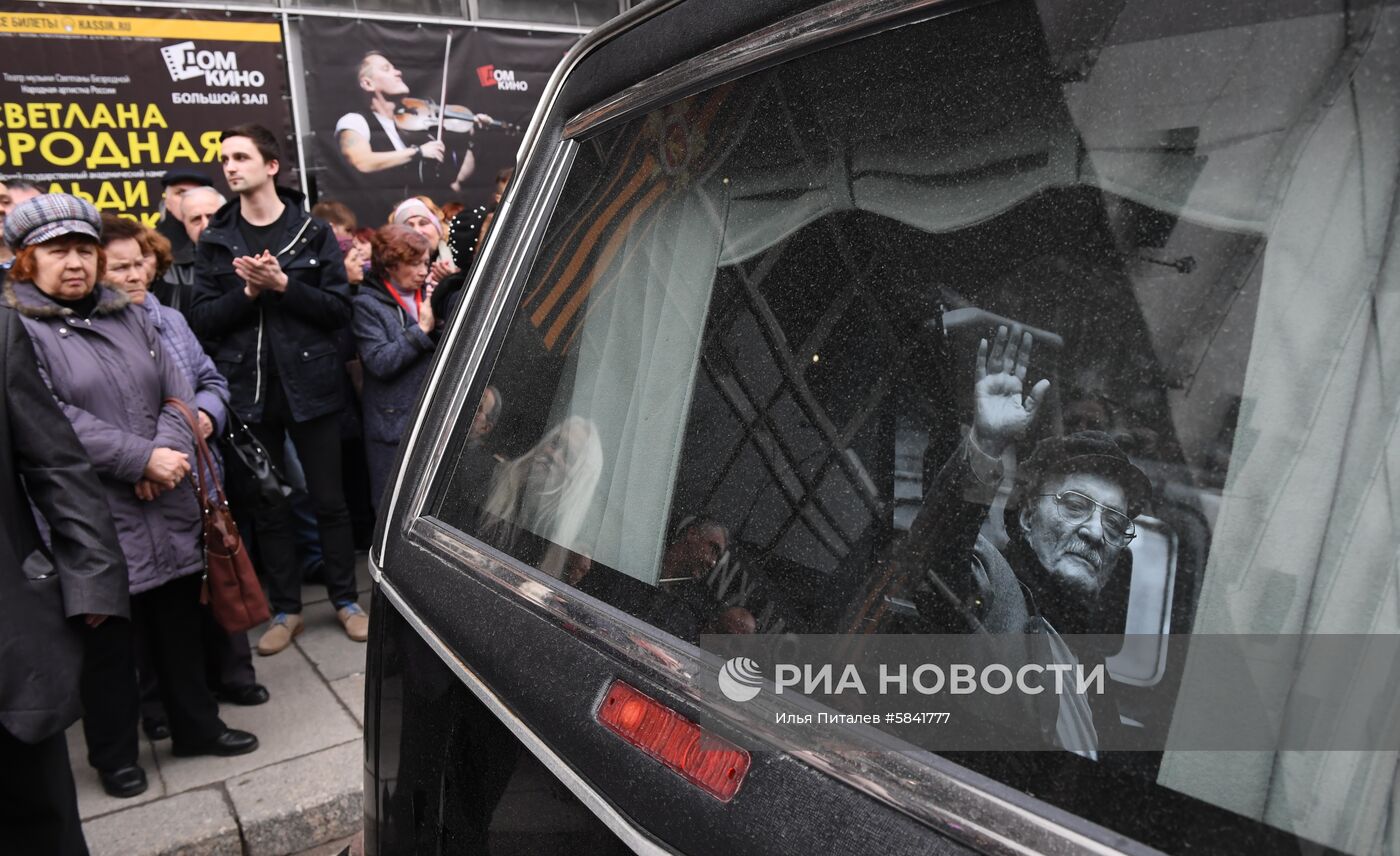 Прощание с режиссером Георгием Данелией