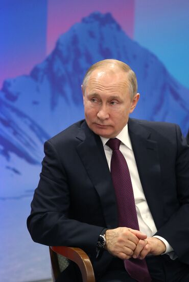 Рабочая поездка президента РФ В. Путина в Санкт-Петербург