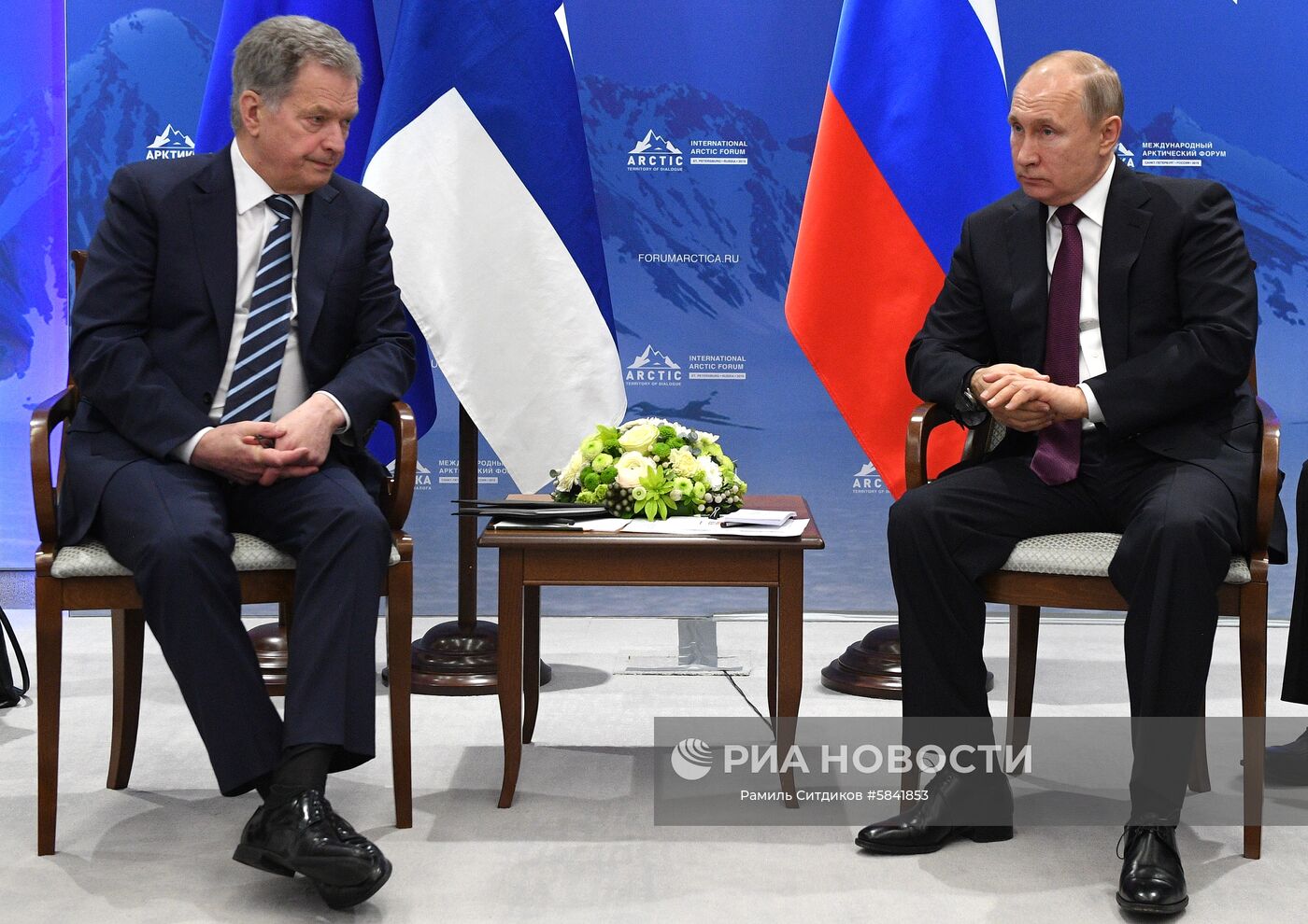 9 апреля 2019. Президент РФ Владимир Путин и президент Финляндской Республики Саули Ниинистё во время встречи на полях V Международного арктического форума «Арктика – территория диалога» в Санкт-Петербурге. Место: Россия, Санкт-Петербург. Автор: Рамиль Ситдиков/РИА Новости. Рабочая поездка президента РФ В. Путина в Санкт-Петербург