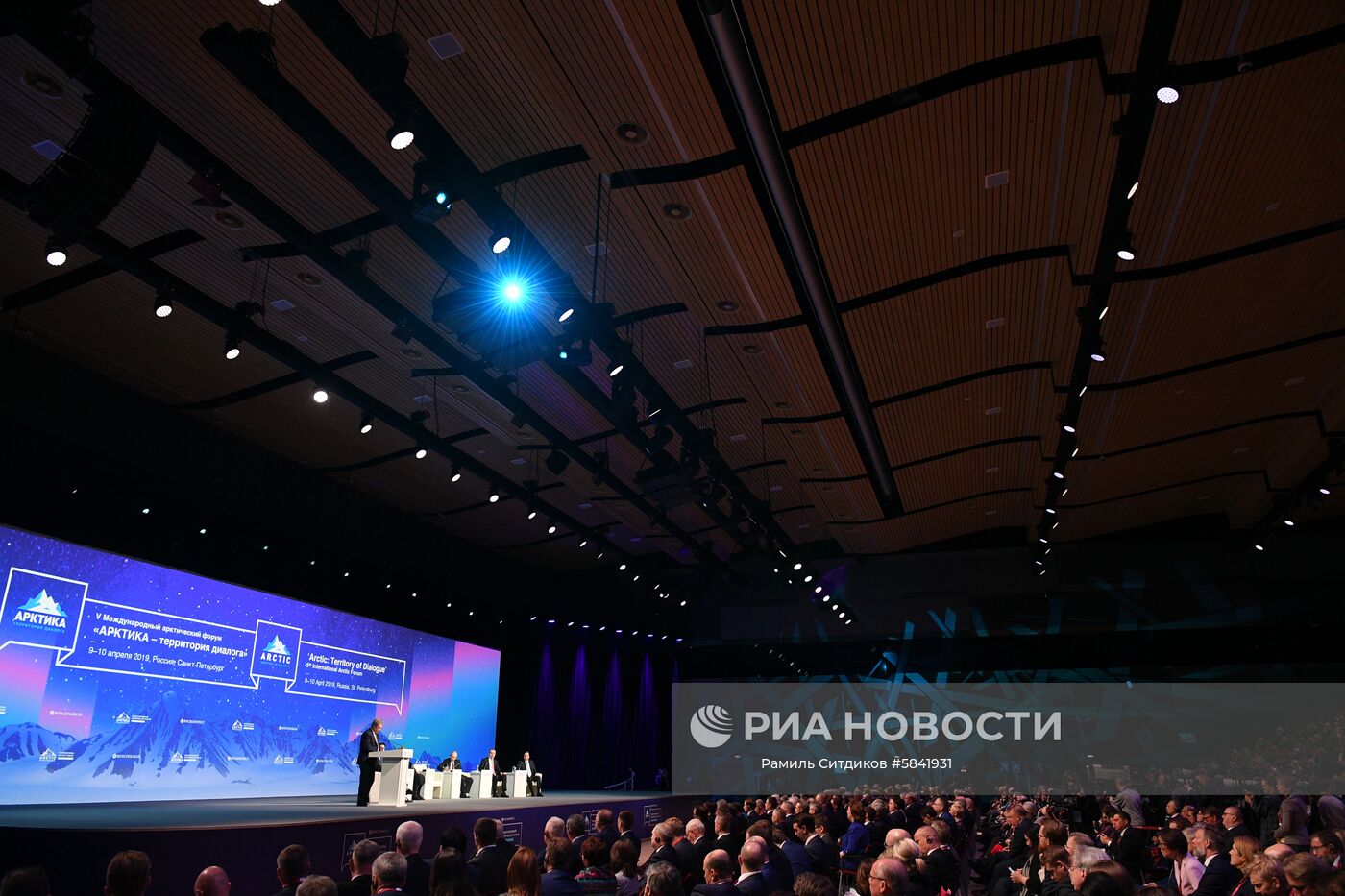 9 апреля 2019. Президент Финляндской Республики Саули Ниинистё выступает на пленарном заседании V Международного арктического форума «Арктика – территория диалога» в Санкт-Петербурге. Место: Россия, Санкт-Петербург. Автор: Рамиль Ситдиков/РИА Новости. Рабочая поездка президента РФ В. Путина в Санкт-Петербург
