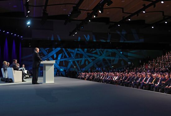 Рабочая поездка президента РФ В. Путина в Санкт-Петербург