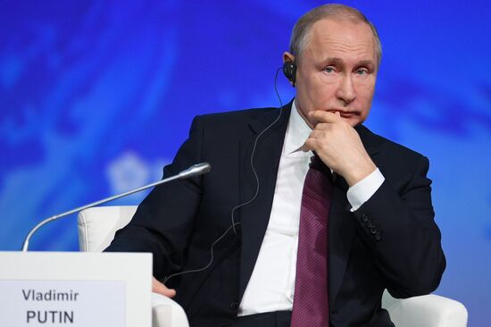 Рабочая поездка президента РФ В. Путина в Санкт-Петербург