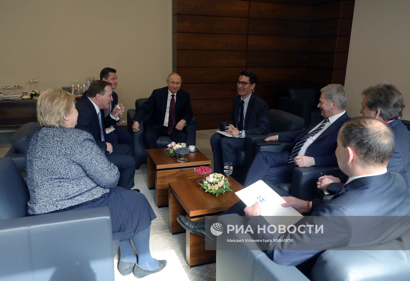 Рабочая поездка президента РФ В. Путина в Санкт-Петербург