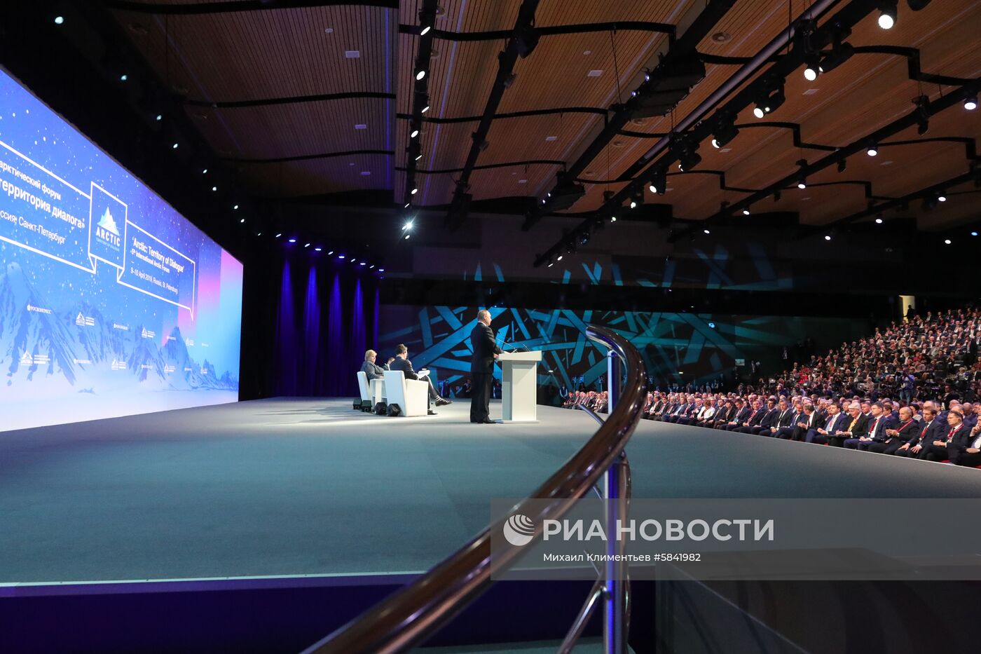 Рабочая поездка президента РФ В. Путина в Санкт-Петербург