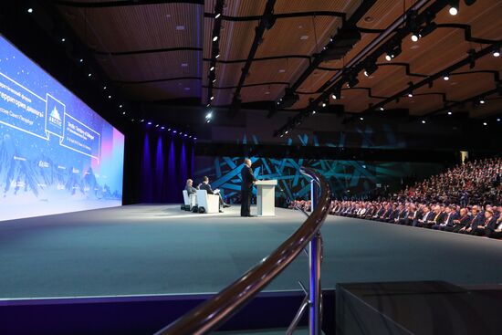 Рабочая поездка президента РФ В. Путина в Санкт-Петербург