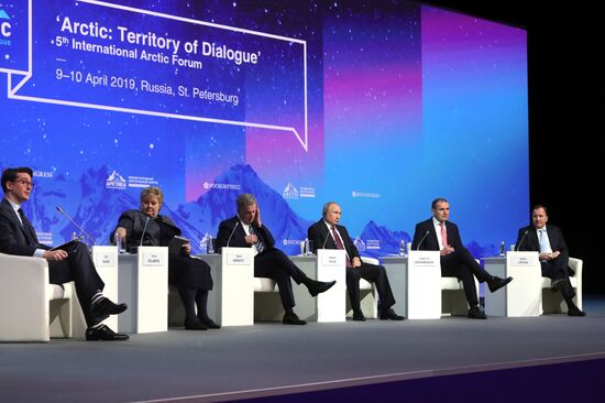 Рабочая поездка президента РФ В. Путина в Санкт-Петербург