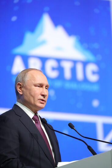 Рабочая поездка президента РФ В. Путина в Санкт-Петербург