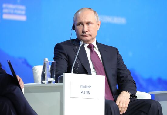 Рабочая поездка президента РФ В. Путина в Санкт-Петербург