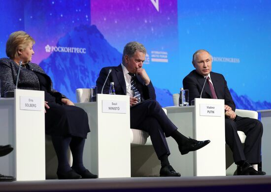 Рабочая поездка президента РФ В. Путина в Санкт-Петербург