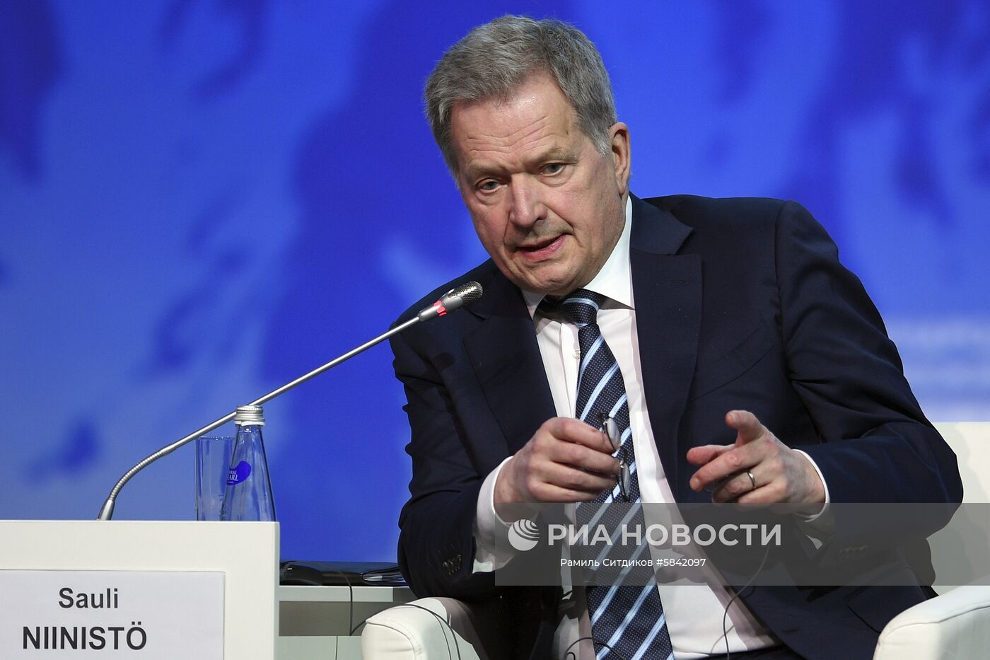 9 апреля 2019. Президент Финляндской Республики Саули Ниинистё на пленарном заседании V Международного арктического форума «Арктика – территория диалога» в Санкт-Петербурге. Место: Россия, Санкт-Петербург. Автор: Рамиль Ситдиков/РИА Новости. Рабочая поездка президента РФ В. Путина в Санкт-Петербург