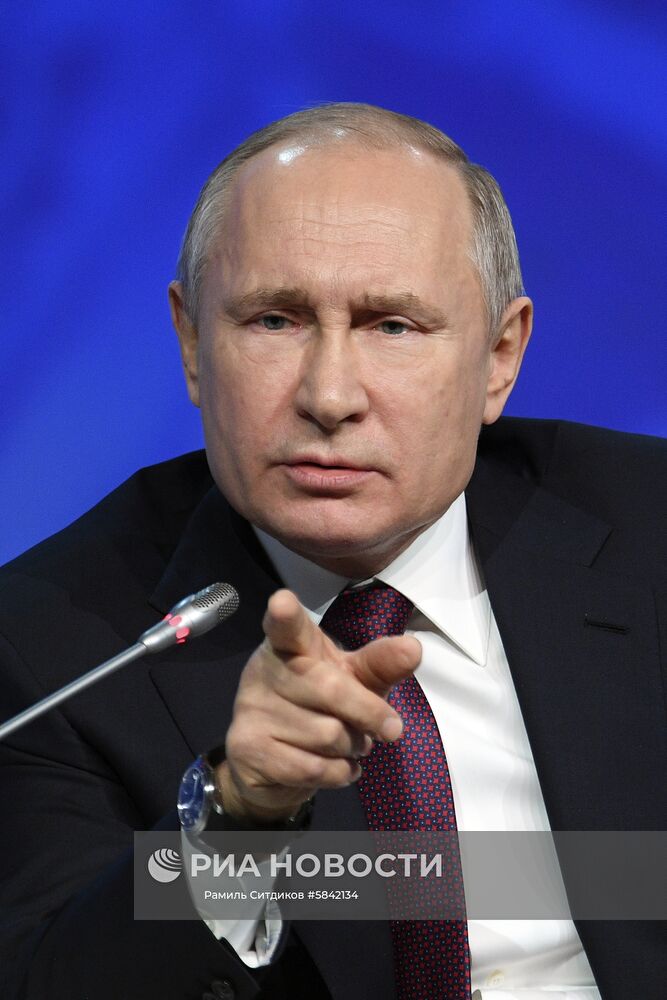 9 апреля 2019. Президент РФ Владимир Путин на пленарном заседании V Международного арктического форума «Арктика – территория диалога» в Санкт-Петербурге. Место: Россия, Санкт-Петербург. Автор: Рамиль Ситдиков/РИА Новости. Рабочая поездка президента РФ В. Путина в Санкт-Петербург
