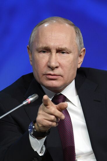 Рабочая поездка президента РФ В. Путина в Санкт-Петербург