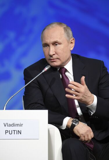 Рабочая поездка президента РФ В. Путина в Санкт-Петербург