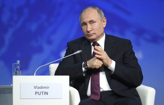 Рабочая поездка президента РФ В. Путина в Санкт-Петербург