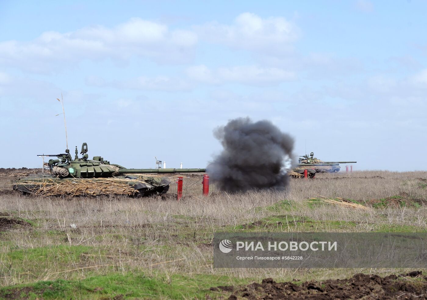 Учения танковых и мотострелковых подразделений в Ростовской области