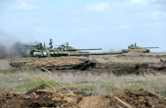 Учения танковых и мотострелковых подразделений в Ростовской области