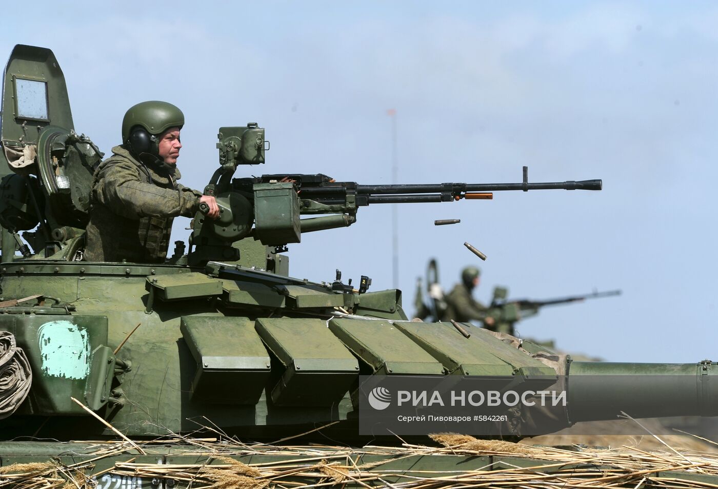 Учения танковых и мотострелковых подразделений в Ростовской области