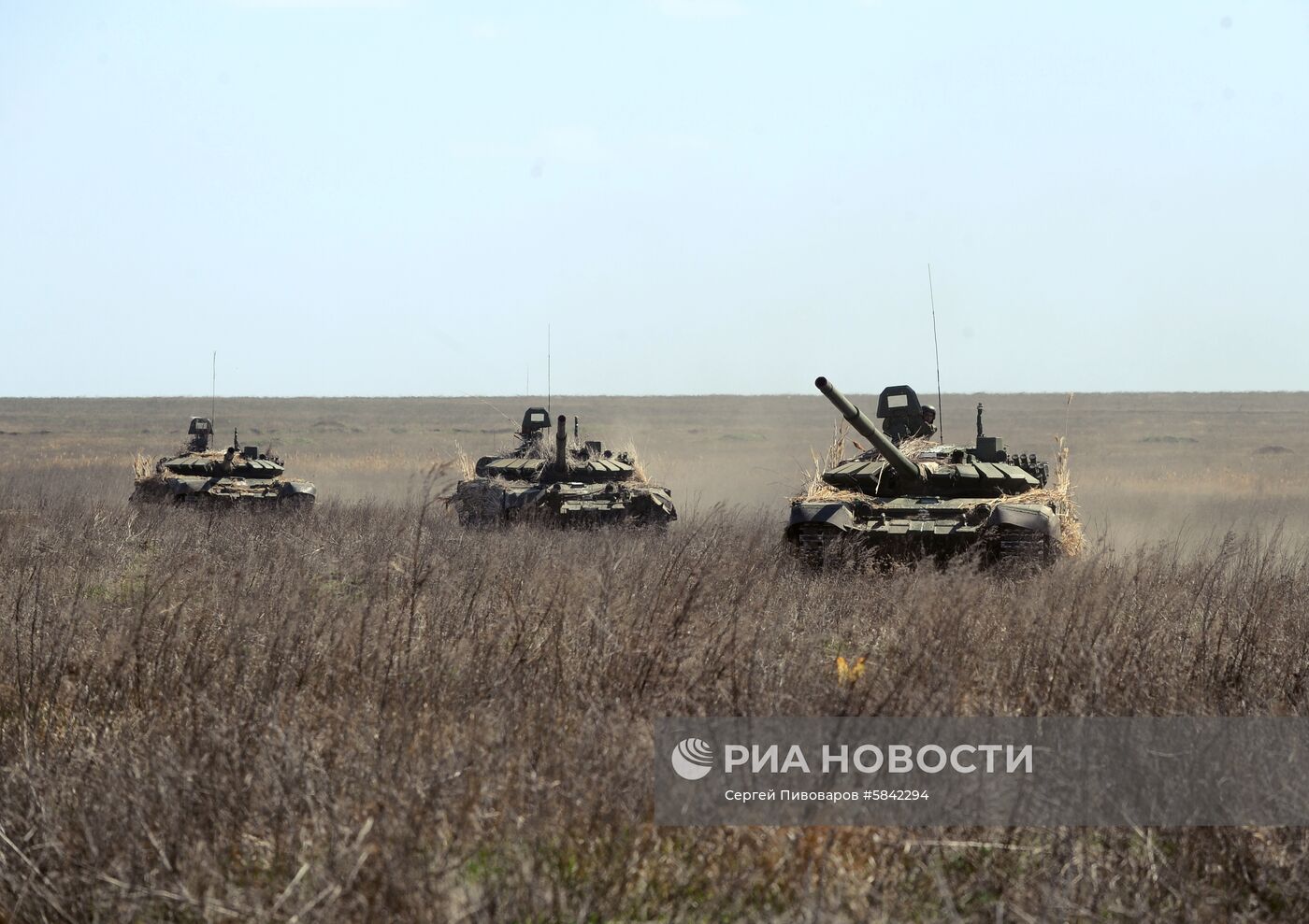 Учения танковых и мотострелковых подразделений в Ростовской области