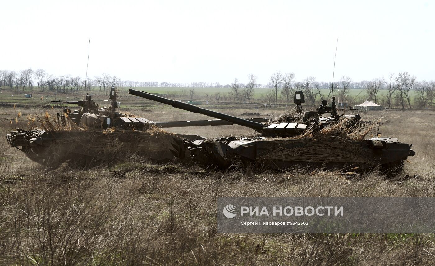 Учения танковых и мотострелковых подразделений в Ростовской области
