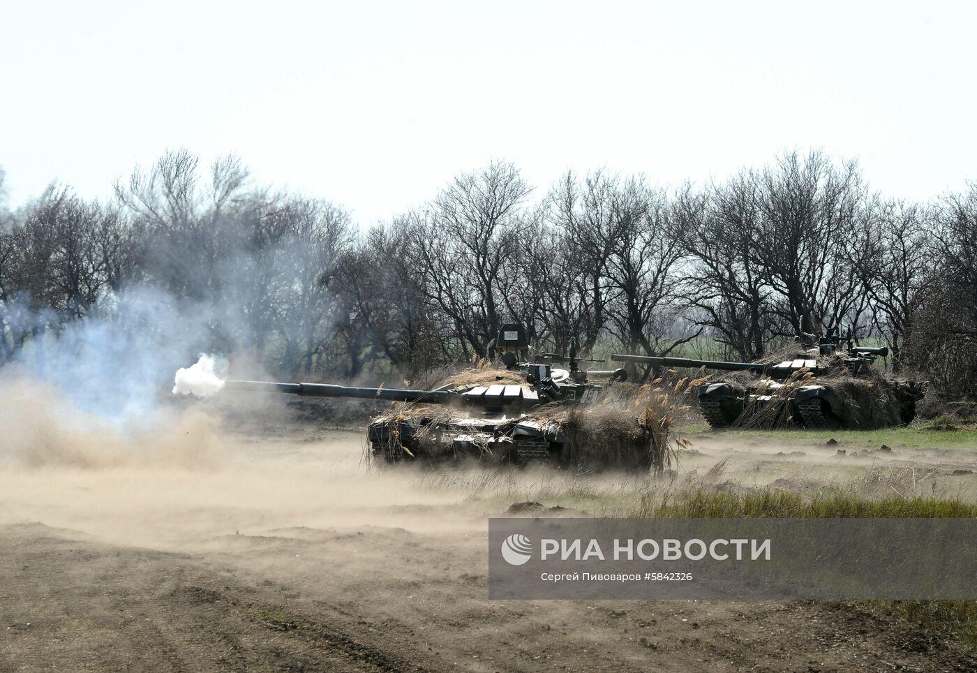 Учения танковых и мотострелковых подразделений в Ростовской области