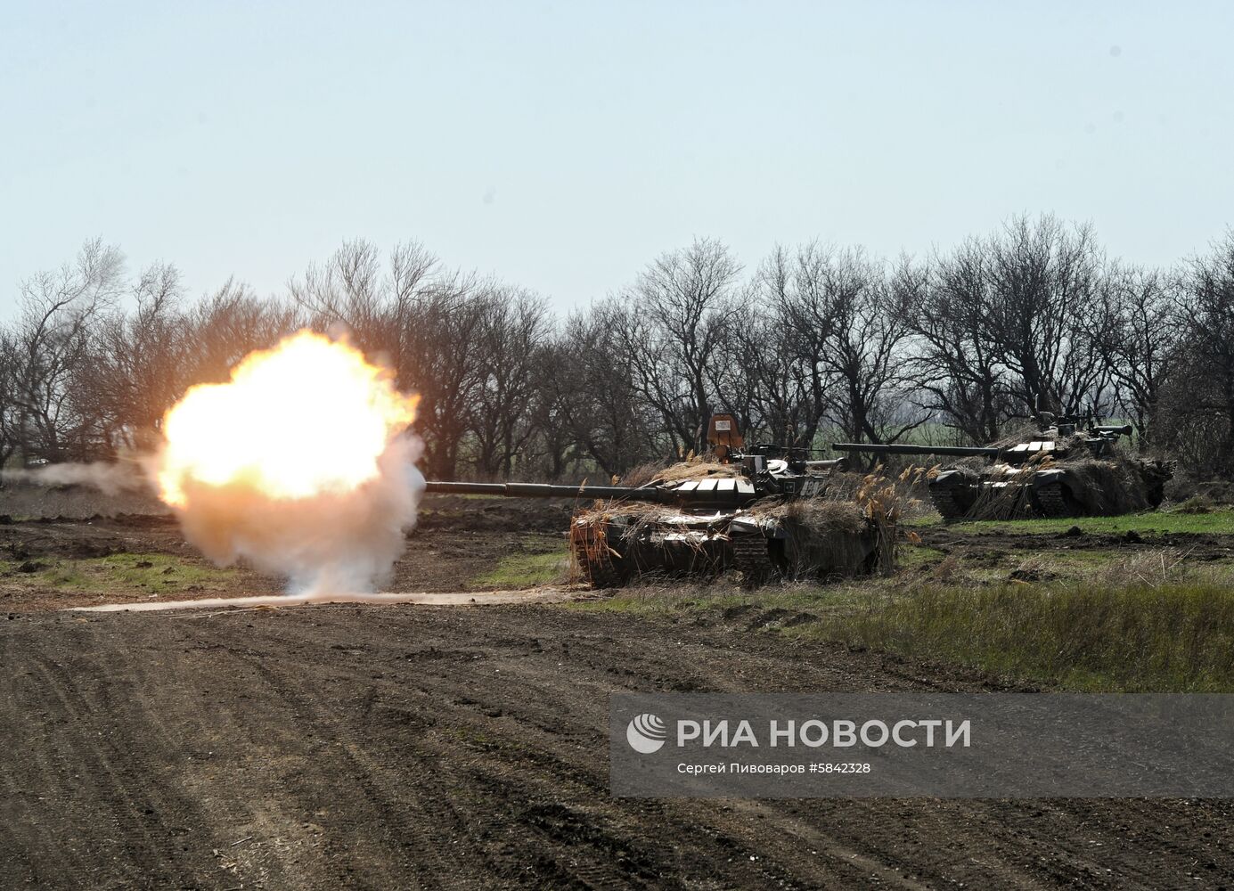 Учения танковых и мотострелковых подразделений в Ростовской области