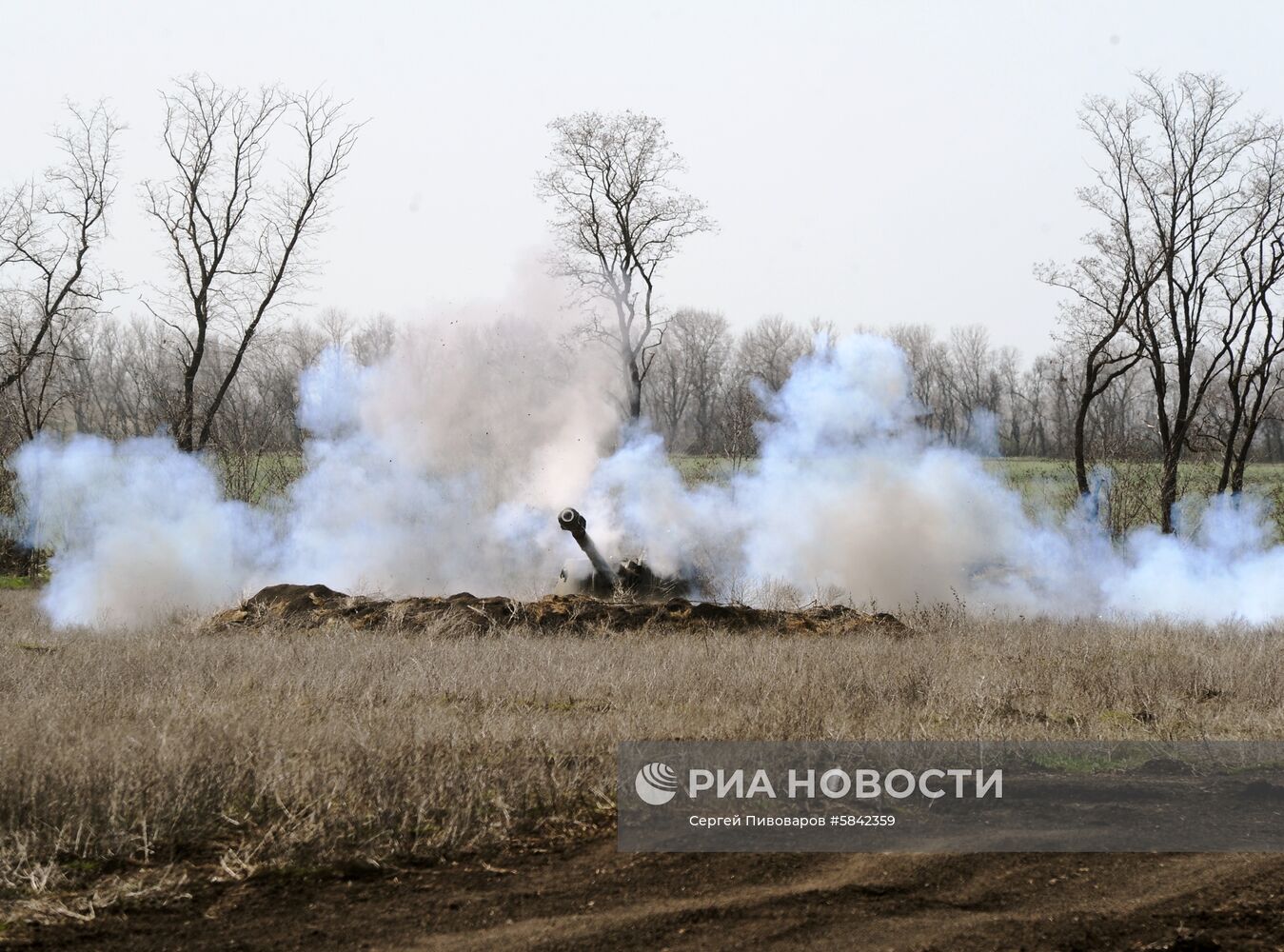 Учения танковых и мотострелковых подразделений в Ростовской области