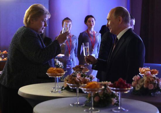 Рабочая поездка президента РФ В. Путина в Санкт-Петербург