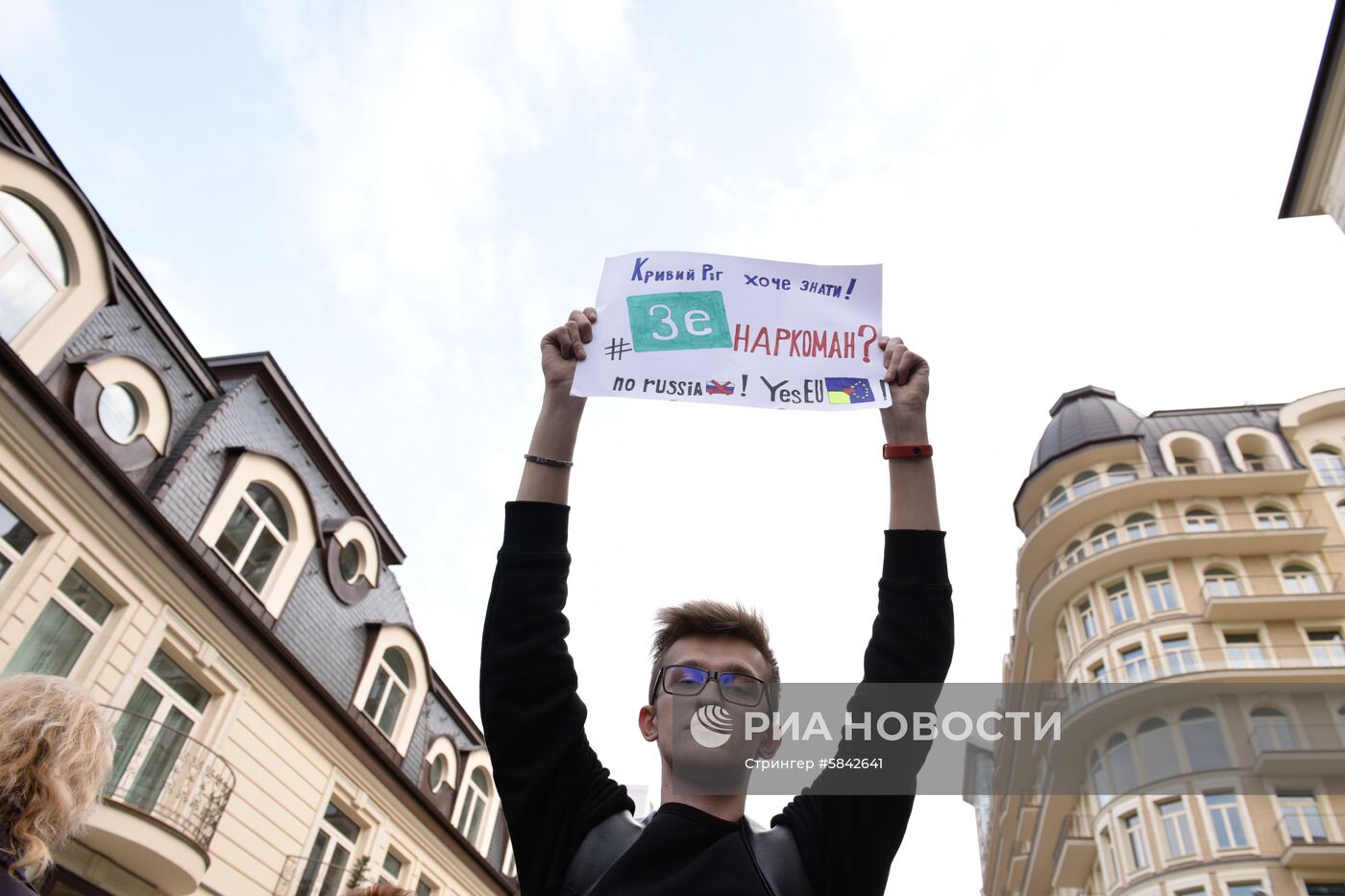 Акция против кандидата в президенты Украины В. Зеленского в Киеве