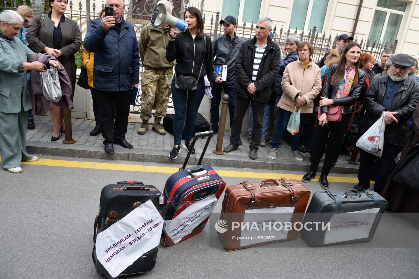 Акция против кандидата в президенты Украины В. Зеленского в Киеве